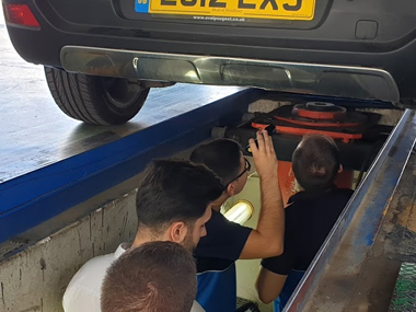 ITV technicians inspect new air suspension on Peugeot 3008 Inspectors check suspension on Peugeot 3008